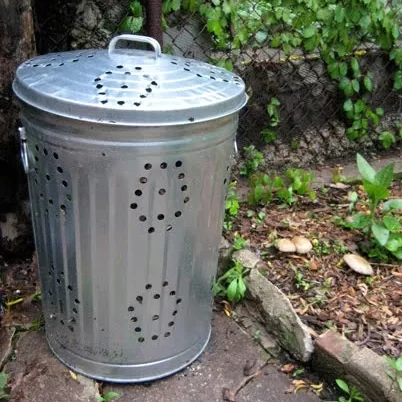 Fabriquer un composteur avec une poubelle… et le customiser